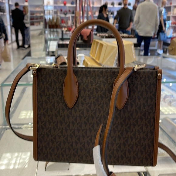 MICHAEL KORS
Mirella Small Logo Crossbody Bag
Brown 
NWT - Picture 12 of 16